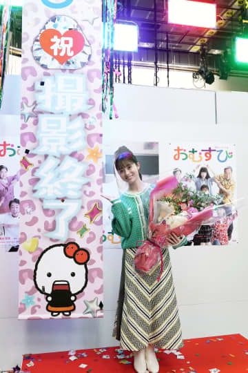 橋本環奈さん「思い出し感涙」 NHK「おむすび」撮影終了 | nippon.com