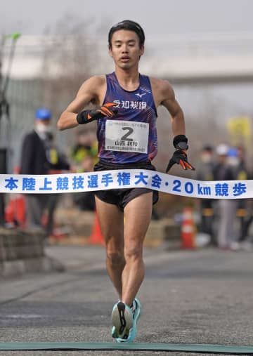 男子20キロ 1時間16分10秒の世界新記録で優勝した山西利和。世界選手権東京大会の代表に決まった=六甲アイランド甲南大周辺コース