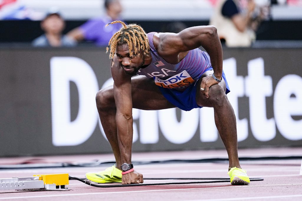 男子200メートル準決勝の前にライルズも小池と同じルフィのポーズを披露していた(共同)