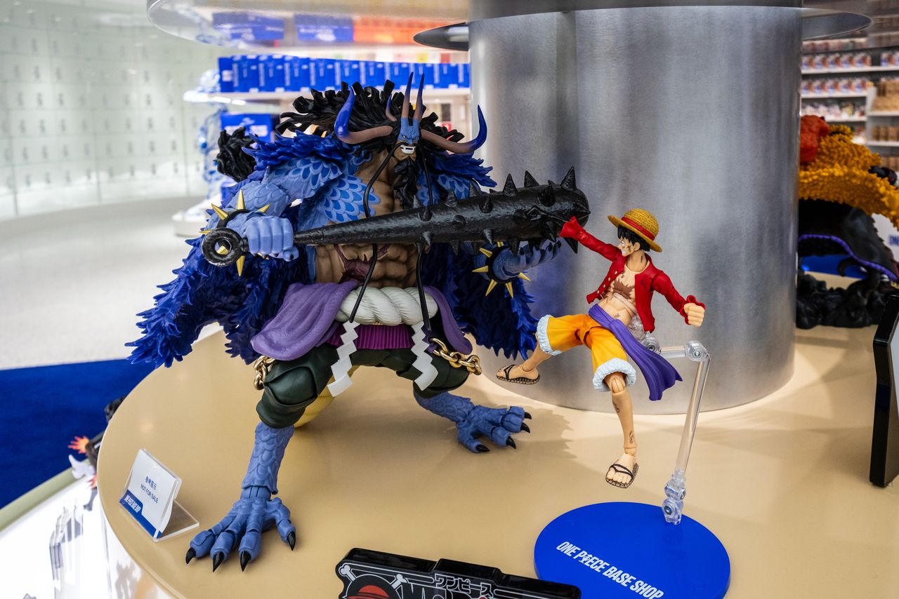 フィギュアのディスプレイも盛りだくさん