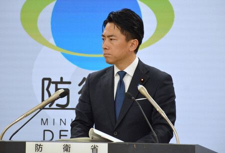 記者会見する小泉進次郎防衛相=20日、防衛省