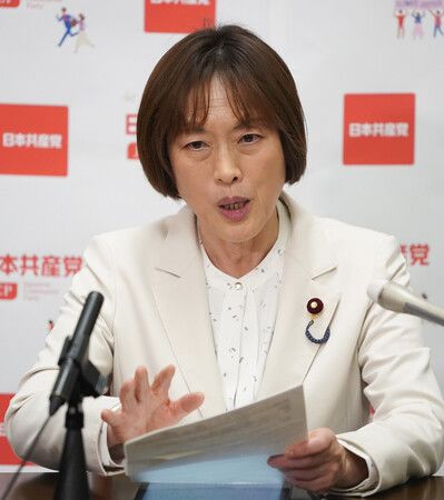 記者会見する共産党の田村智子委員長=30日午後、国会内