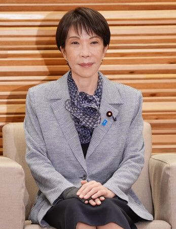 閣議に臨む高市早苗首相=3日、首相官邸