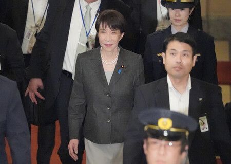 参院決算委員会に臨む高市早苗首相=11日午前、国会内