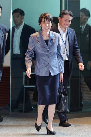 首相官邸に入る高市早苗首相=14日、東京・永田町