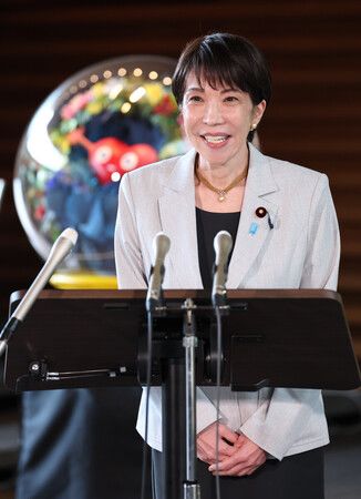 韓国訪問前に取材に応じる高市早苗首相=19日午前、首相官邸