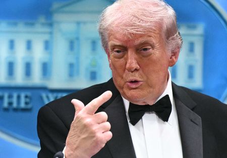 トランプ米大統領=4月25日、ワシントン(AFP時事)