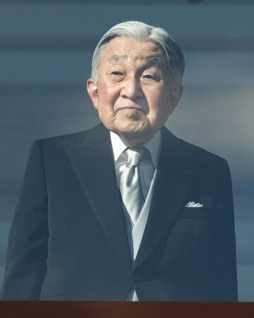 新年一般参賀に臨まれる上皇さま=1月2日、皇居