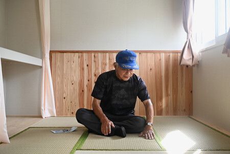 応急仮設住宅に入居した宮川高弘さん=5日午前、熊本県氷川町