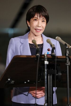 Prime Minister Sanae Takaichi speaks to reporters after a phone call with US President Trump, at the Prime Minister’s Office, afternoon of the 26th