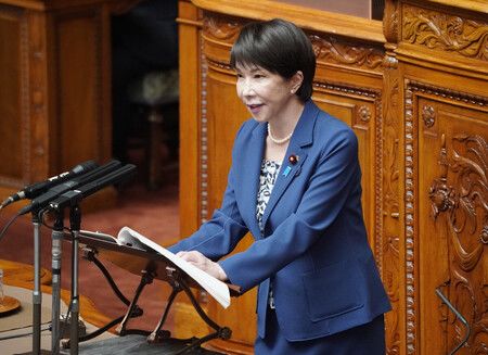 参院本会議で答弁する高市首相=8日午前、国会内