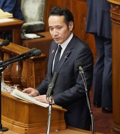 衆院本会議で答弁する簗農水相=8日午後、国会内