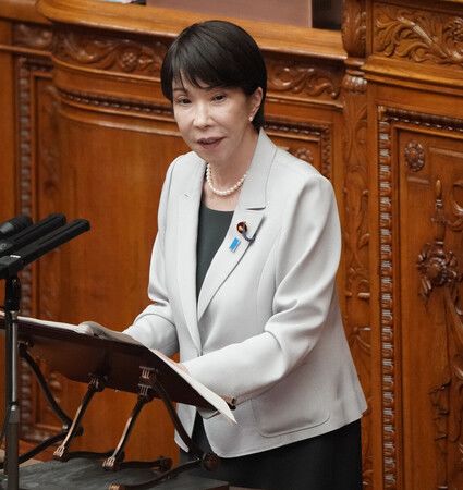 参院本会議で答弁する高市早苗首相=9日午後、国会内