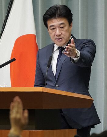 記者会見する木原稔官房長官=19日午前、首相官邸