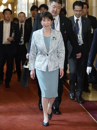 参院予算委員会に臨む高市早苗首相=19日午前、国会内