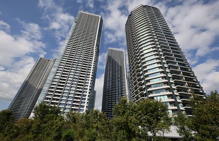 東京都心のマンション群(資料写真)