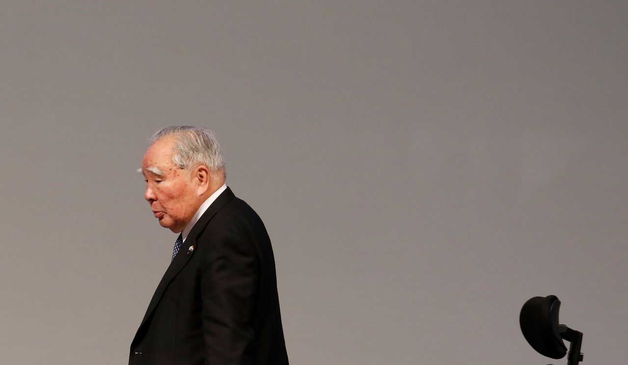 2月24日、スズキは、鈴木修会長(91)が退任すると発表した。6月の株主総会後に会長を退き、相談役に就任する。写真は2017年9月、インドのガンディナガルで撮影(2021年 ロイター/Amit Dave)