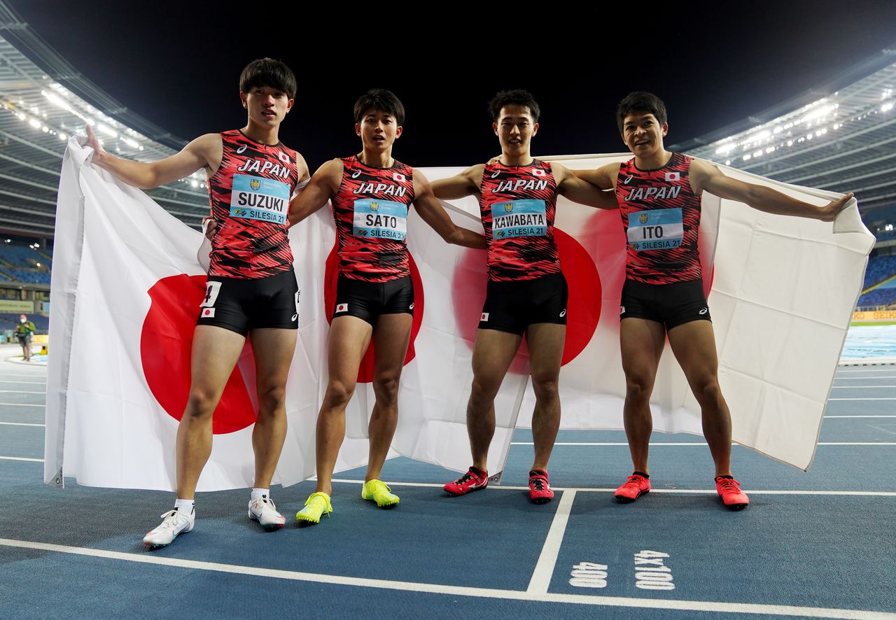 陸上 世界リレー 日本男子1600メートルで銀 五輪枠獲得 Nippon Com