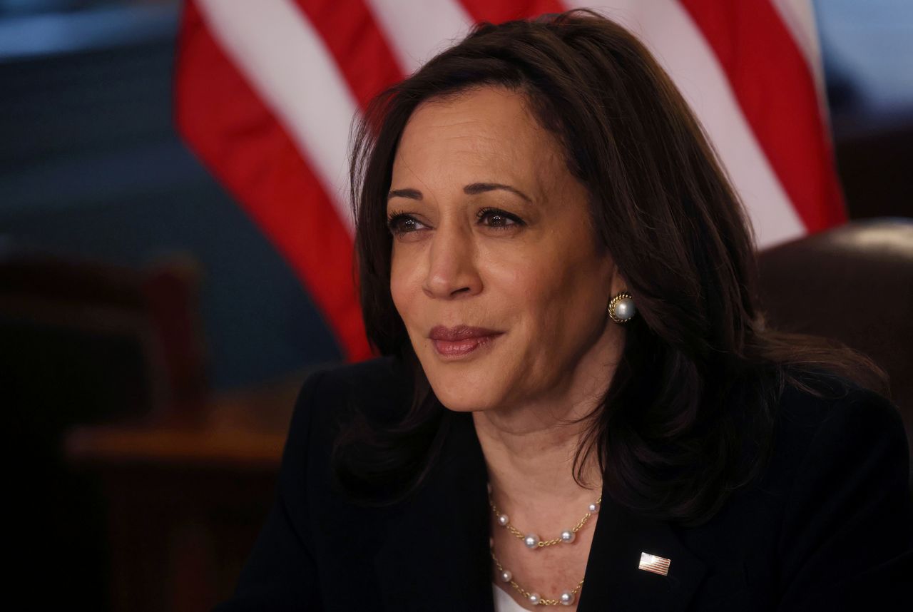 メキシコのエブラルド外相は19日、ハリス米副大統領(写真)が6月8日にメキシコを訪問する際の二国間協議では、投資、安全保障、サプライチェーンが議題となると述べた。写真はホワイトハウスで7日撮影(2021年 ロイター/LEAH MILLIS)