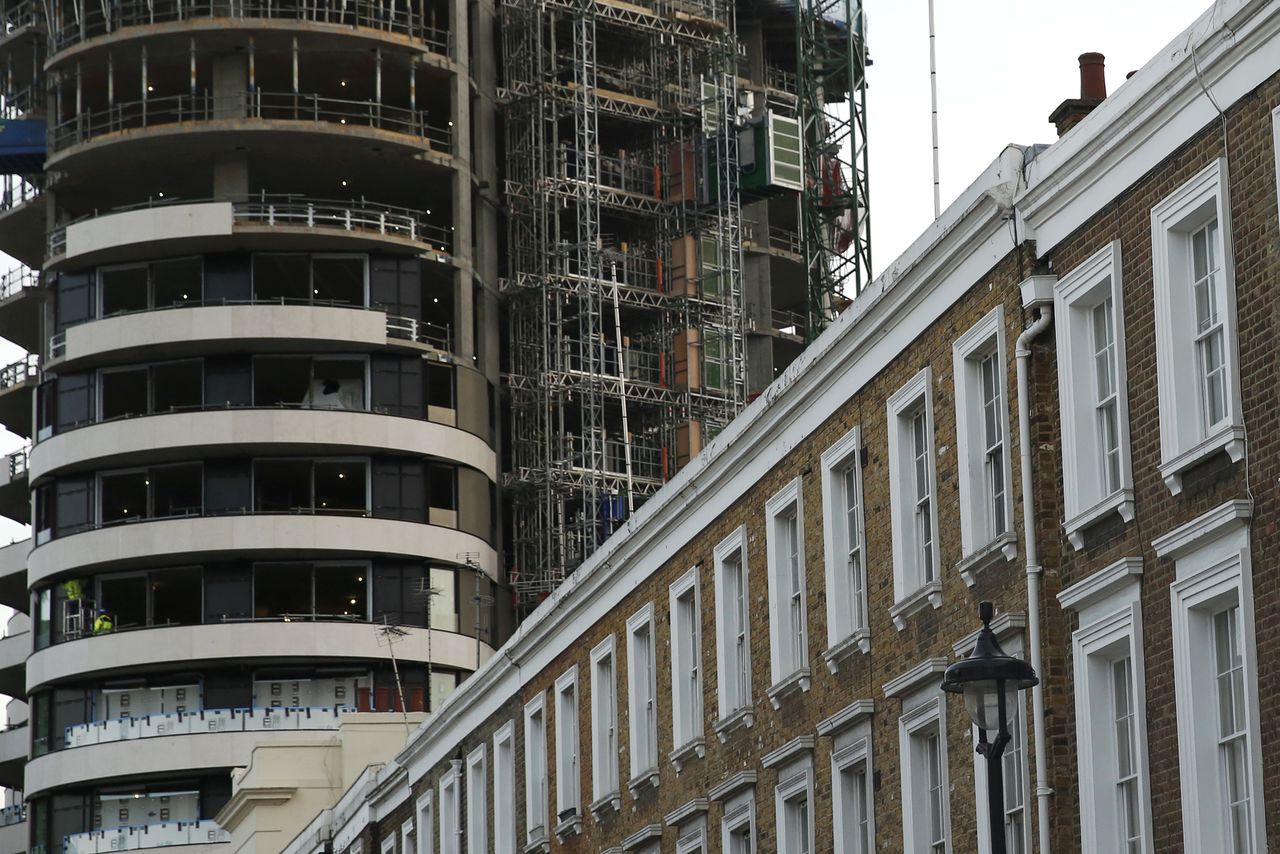 英住宅金融会社ネーションワイドが1日発表した5月の英住宅価格は、前年比10.9%上昇と、約7年ぶりの高い伸びとなった。資料写真、ロンドンの建設現場、2014年12月撮影(2021年 ロイター/Luke MacGregor)