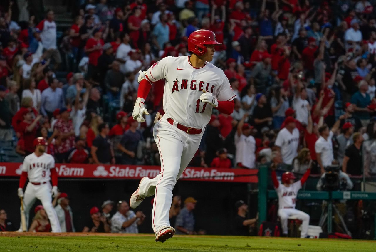 MLBエンゼルスの大谷翔平選手は19日、地元でのタイガース戦に「2番・指名打者」で先発出場。メジャートップに1本差と迫る22号ツーランホームランを放った(2021年 ロイター/Robert Hanashiro-USA TODAY Sports)