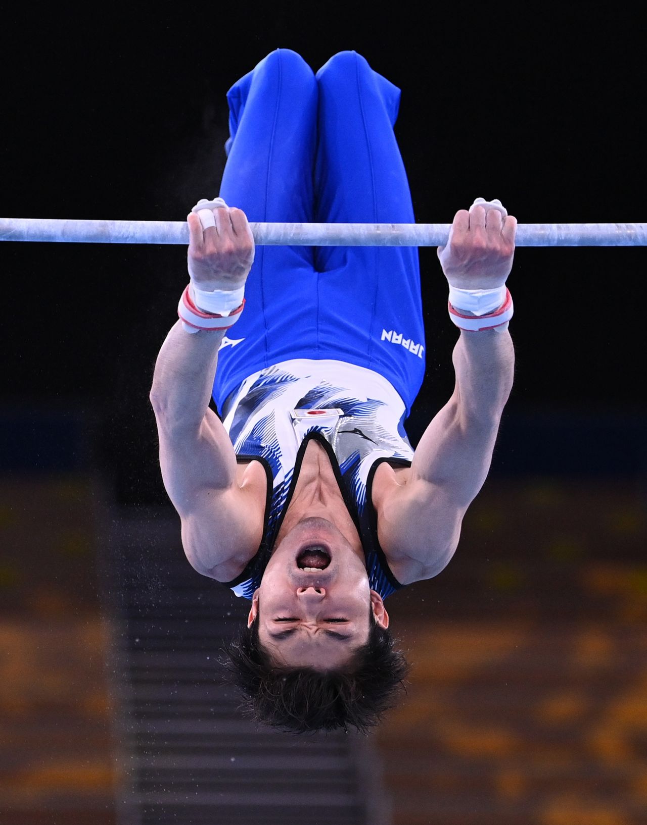 7月24日 体操男子種目別の鉄棒に出場した内村航平は予選落ちし、決勝に進めなかった。写真は7月24日、東京・有明で撮影(2021年 ロイター/Dylan Martinez)