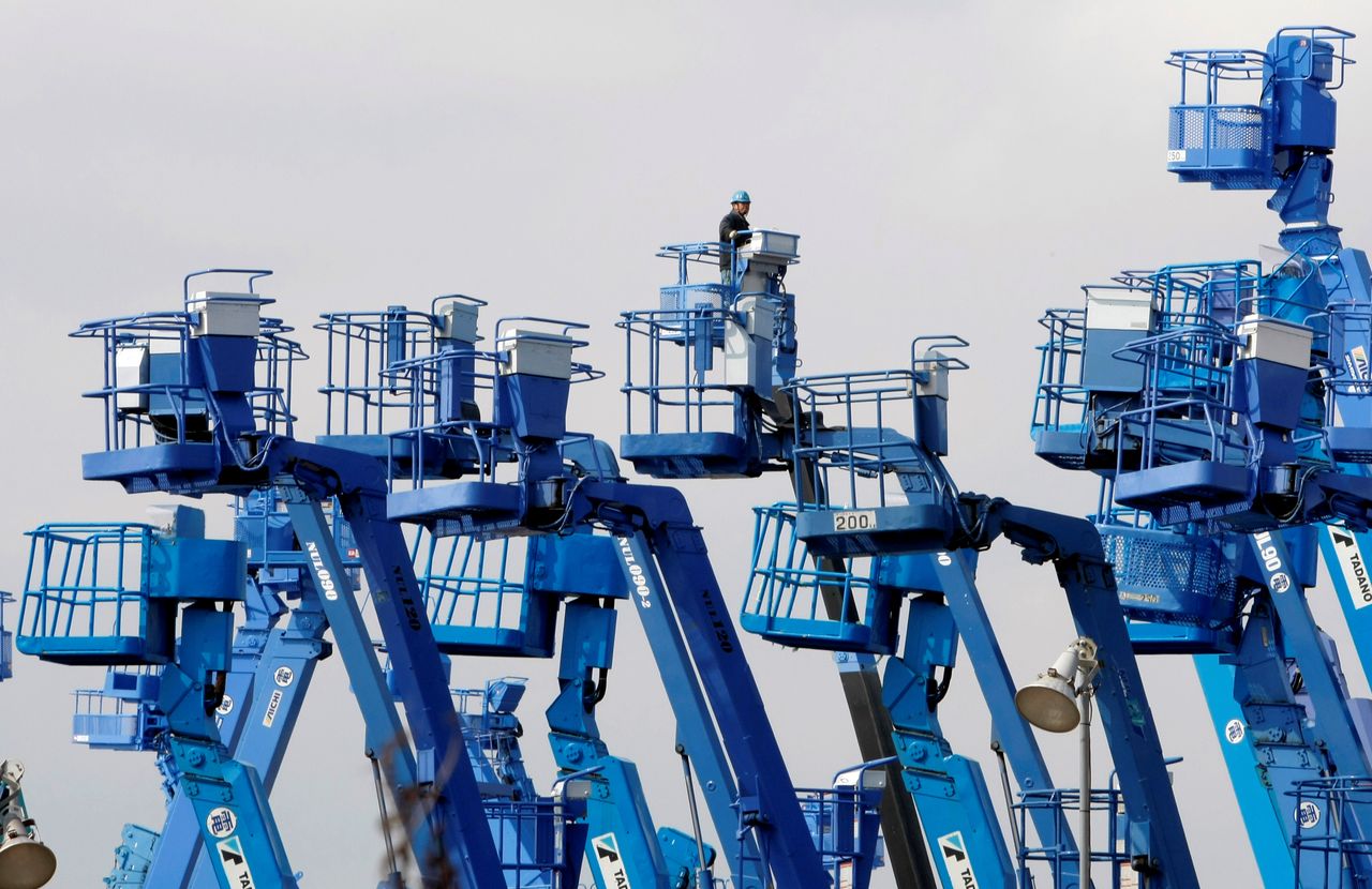 auじぶん銀・マークイットが26日発表した7月の製造業購買担当者景気指数(PMI)速報値は52.2だった。写真は川崎市の京浜工業地帯で2009年4月撮影(2021年 ロイター/Kim Kyung-Hoon)