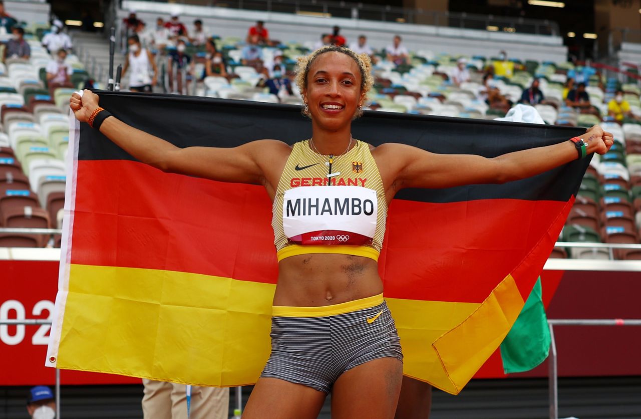 東京五輪は3日、オリンピックスタジアムで陸上の女子走り幅跳び決勝を行い、ドイツのマライカ・ミハンボが優勝した(2021年 ロイター/Kai Pfaffenbach)