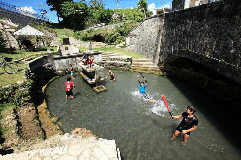 En Jokkyonuhō, en el municipio de China, sigue brotando agua del manantial; hoy es un lugar de descanso.