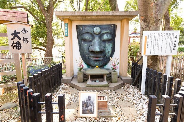El Gran Buda de Ueno es un lugar muy popular entre los estudiantes que van a presentarse a exámenes, ya que se considera un lugar de buen augurio porque su cabeza “ya no puede caerse más”. (Pixta)
