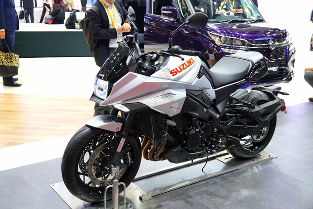 دراجة سوزوكي كاتانا، المستوحاة من تصميم دراجة GSX1100S كاتانا الأصلية. التُقطت الصورة في 23 أكتوبر 2019، في معرض طوكيو للسيارات 2019. (© أويا يويتشي)
