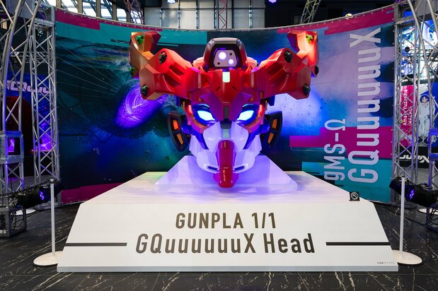 首次展出的实物大小的“GQuuuuuuX头部” ©创通/日升