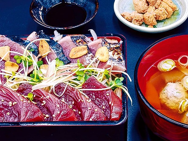 一本釣りのカツオをふんだんに使った「亀洋丸かつお食べ比べセット」(北かつまぐろ屋提供)