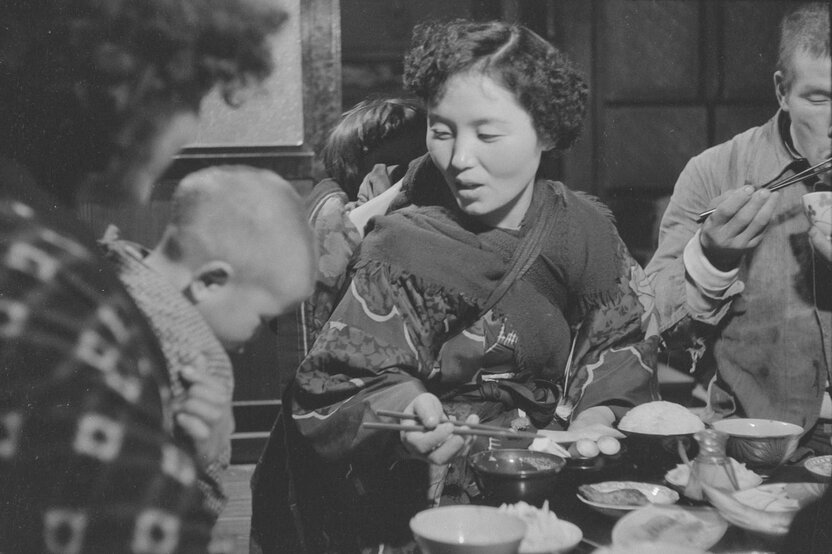Les familles profitaient plus tard des offrandes effectuées à la divinité. (© Haga Hideo)