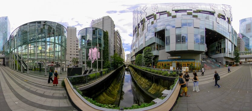 谷歌入驻位于东横线旧址上的“涩谷STREAM”(2018年),并整租了该建筑的高层区。涩谷的重建工程还恢复了涩谷川的水流