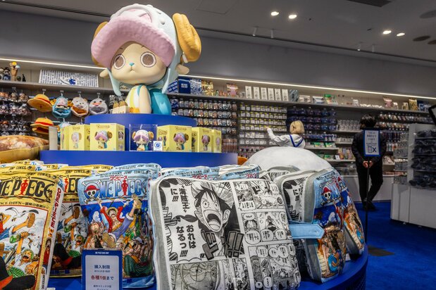 玩偶、角色模型、贴纸、服装、杂货等，周边产品十分丰富