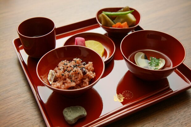 Au Japon, la laque est un artisanat et une fierté nationale. (Pixta)