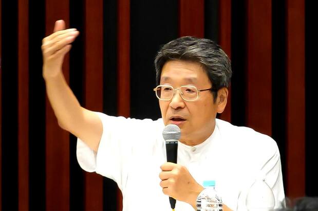 2023年7月,高森明敕在东京都“请立爱子公主为皇嗣”集会上担任解说(图片:主办方)