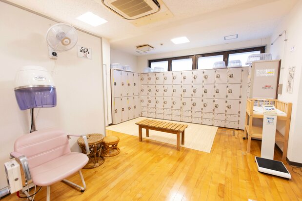 “Youcity蒲田”的更衣室。遵守上述礼仪，然后便可以放松享受了（图片：Fukusako Ayako）