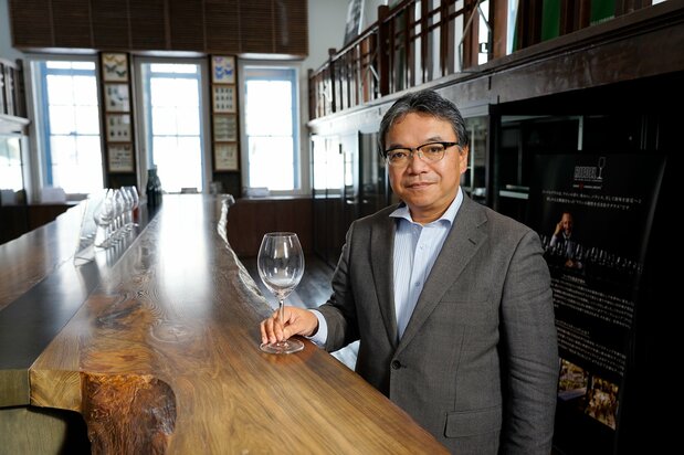 北海道葡萄酒教育研究中心主任曾根辉雄教授