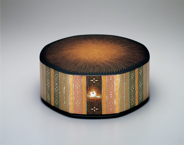 莳绘螺钿八稜箱《彩光》在第47届日本传统工艺展展出（图片：日本工艺会）