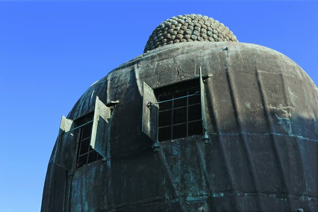 Окна на спине будды сейчас используются в качестве источника света (предоставил Харада Хироси)