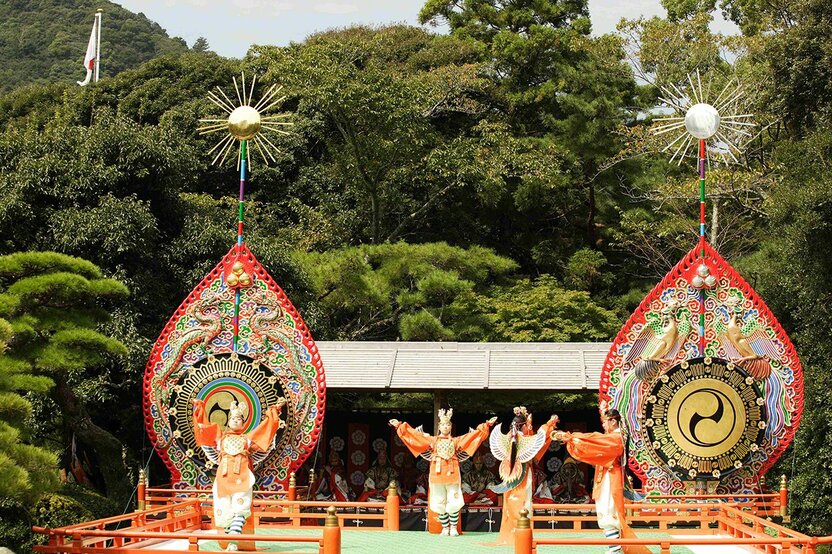 9月23日 秋季的神月祭。通常以迦陵频舞款待神灵