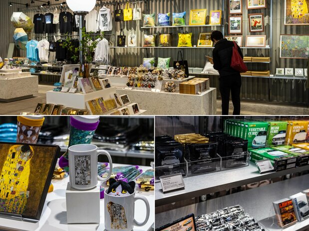 纪念品商店内除了有MOVEUM展览限定的克里姆特和席勒周边外,还有以丰田名车为包装设计的商品