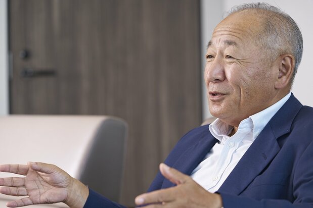 河野克俊接受采访 摄影:高山浩数
