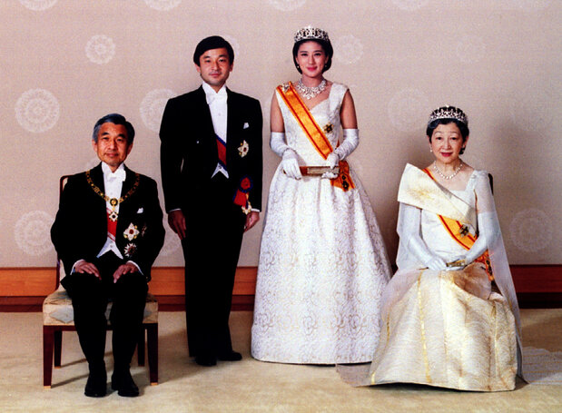 A 1993 commemorative wedding photograph showing Crown Prince Naruhito and Crown Princess Masako standing between Emperor Akihito and Empress Michiko. (© Reuters)