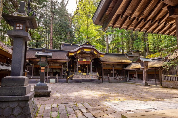 El gran santuario de Suwa; santuario Kamisha, sala de culto. (Pixta)
