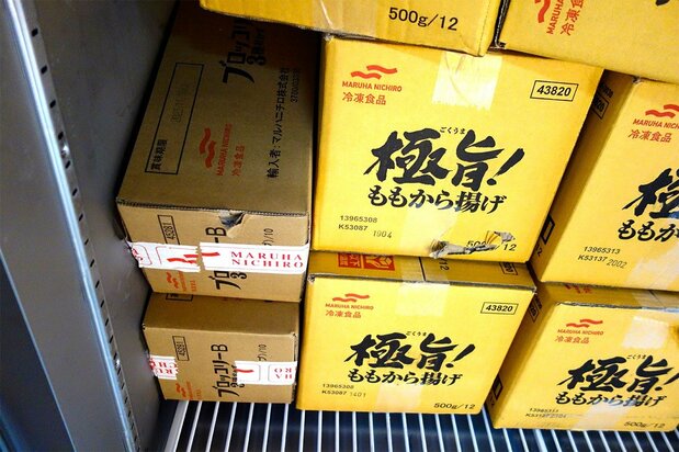 外装の段ボール箱がわずかに傷ついているだけで売り物にならない(筆者撮影)