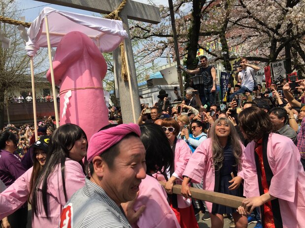El Festival Kanamara en el santuario Kanayama. (DPA / Picture Alliance via Reuters Connect)