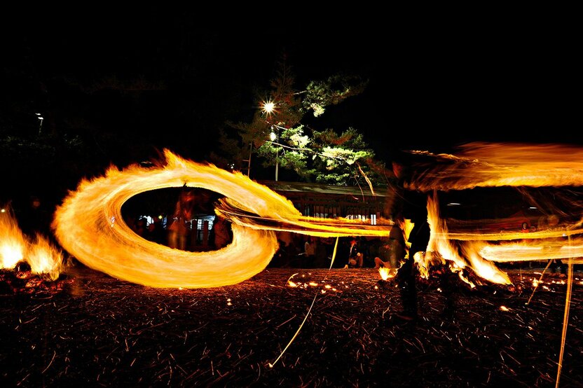 田作祭最精彩的场面是为庆祝女神到来而举行的火舞神祭，神的浪漫故事就此进入高潮